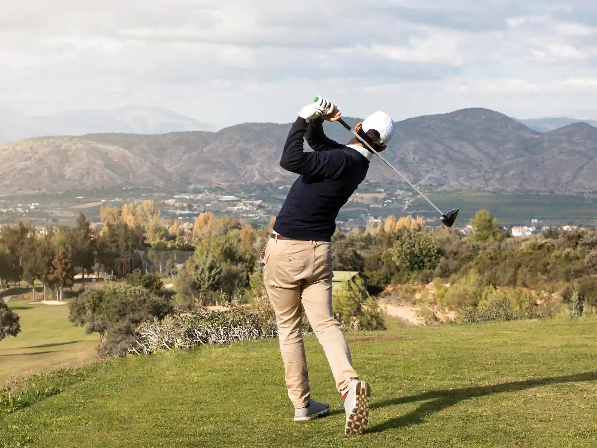 back-view-man-playing-golf-field
